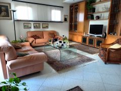 Villa di testata nella zona di Cospea